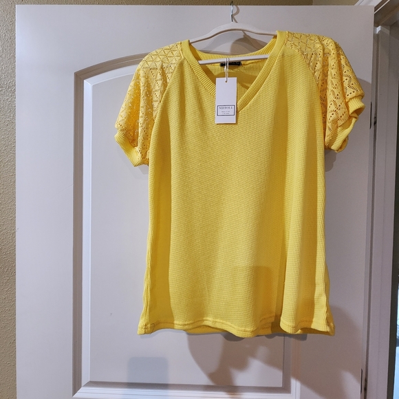 Ladies Top - Picture 1 of 3